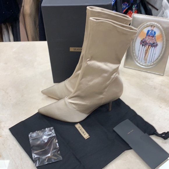 HOST PIC YEEZY STUNNING EDGY TEXTILE POINT-TOE LUXURY SOCK BOOTS SIZE 8.5 - Picture 14 of 14